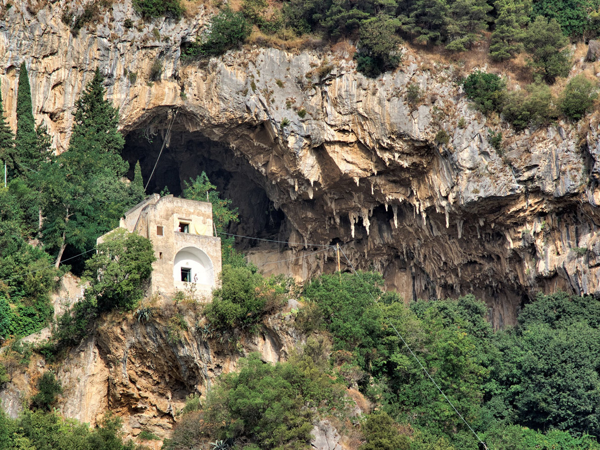 La Casa-Grotta di Masaniello ad Atrani -  Travel Amalfi Coast